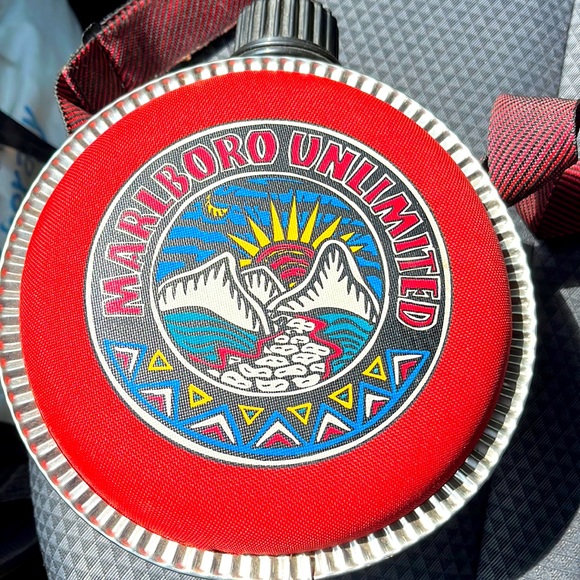 Marlboro unlimited canteen - Picture 1 of 2